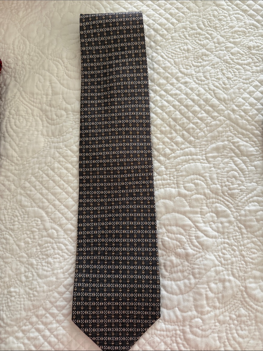 Tesoro Rosso Geometric Silk-Style Tie in Red & Black Like New